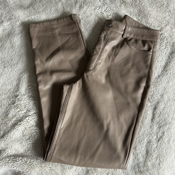 Dynamite Gisele faux leather straight leg pants - Picture 4 of 10